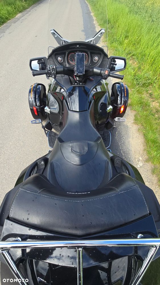 Can-Am Spyder - 24