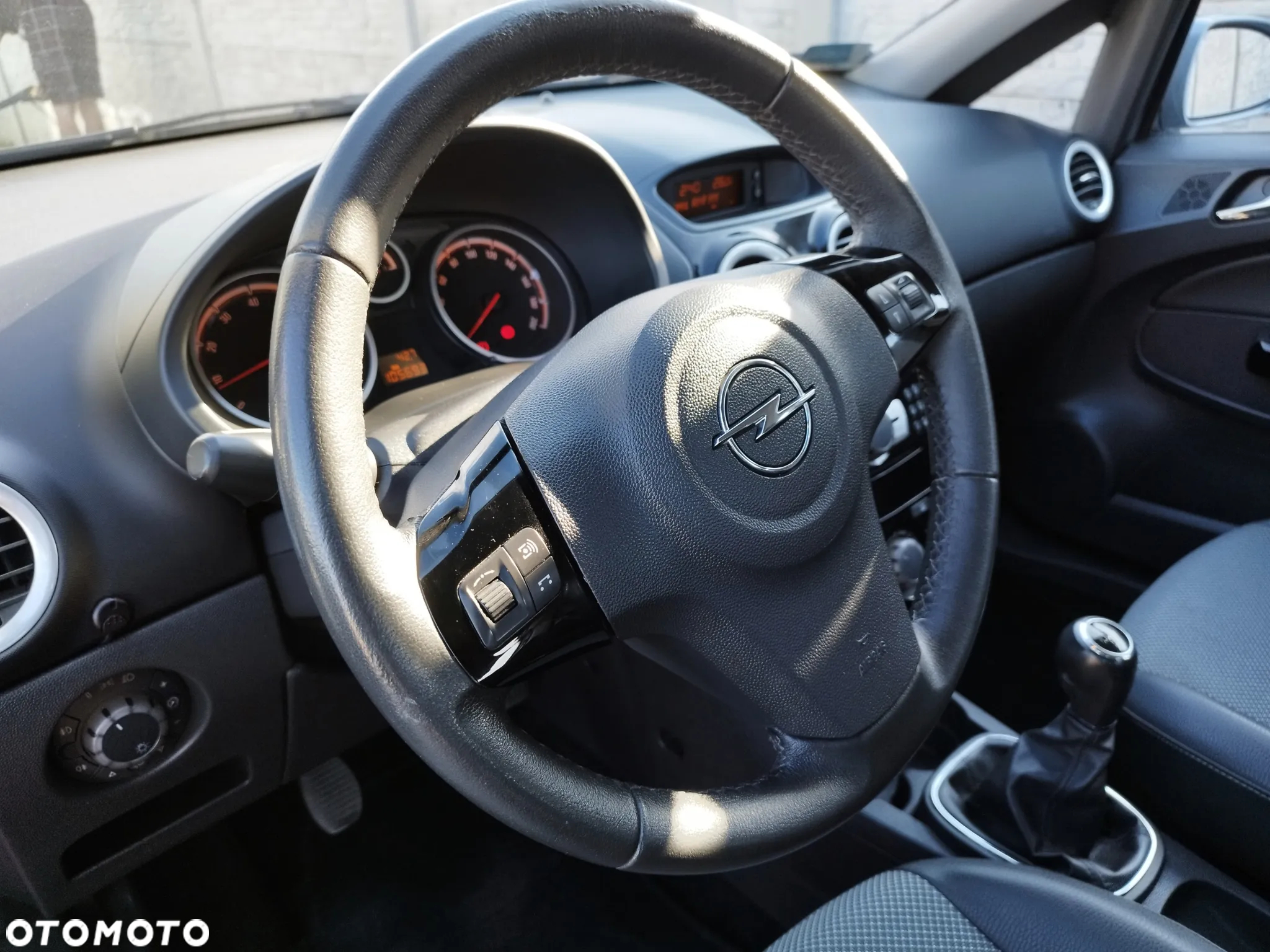 Opel Corsa 1.2 16V Cosmo - 11