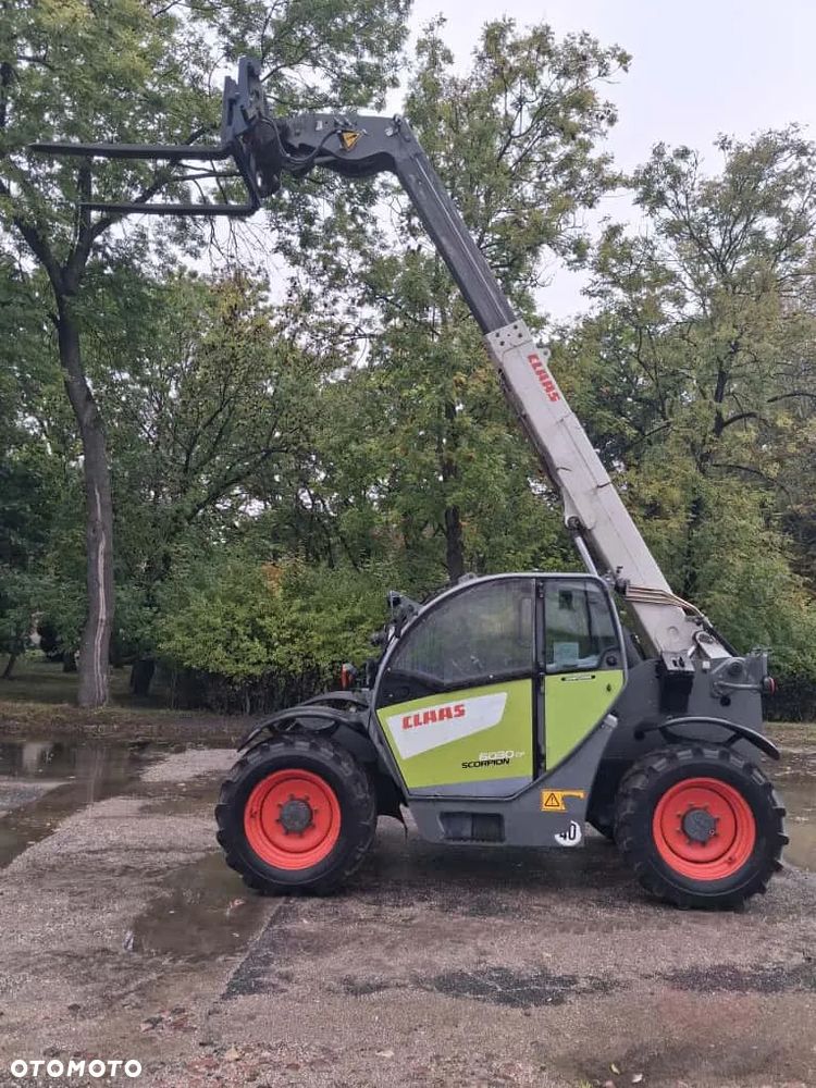 Claas Scorpion 6030 - 10