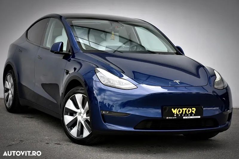 Tesla Model Y Long Range Dual Motor AWD - 3