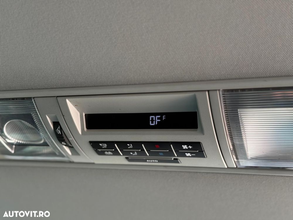 Volkswagen Caravelle - 21