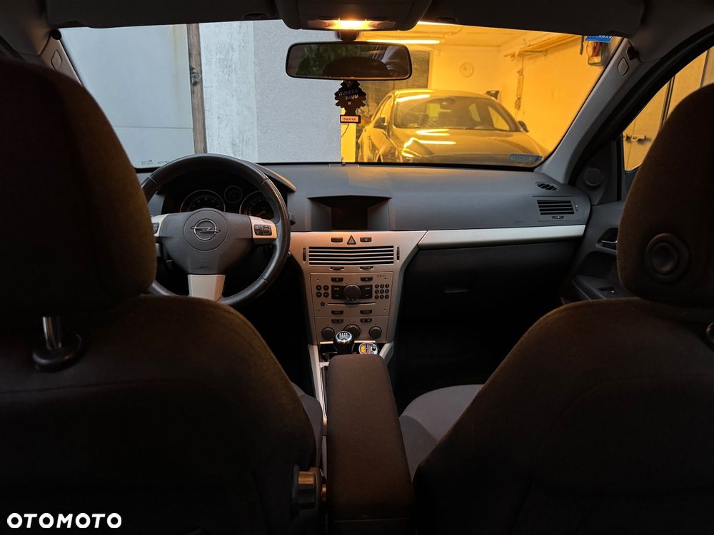 Opel Astra 1.6 Sport - 27