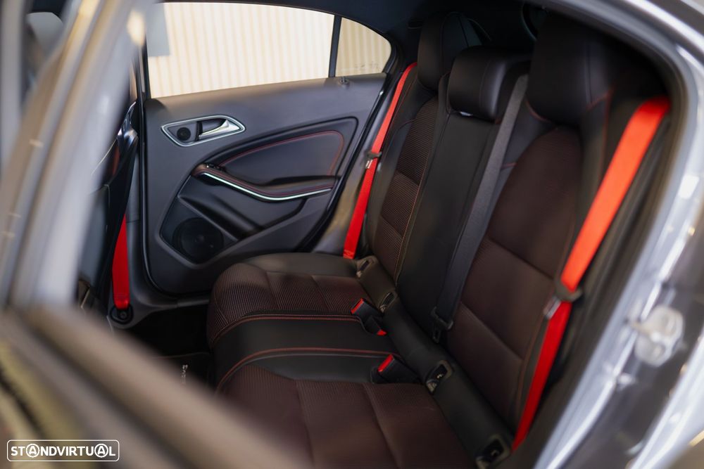 Mercedes-Benz A 45 AMG 4Matic Speedshift 7G-DCT - 22