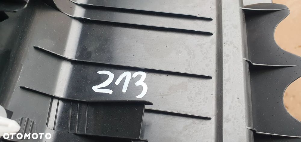 Osłona pasa tylnego bagażnika Mercedes E-Klasa W213 Sedan A2136900041 - 8