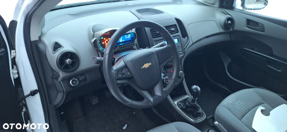 Chevrolet Aveo - 8