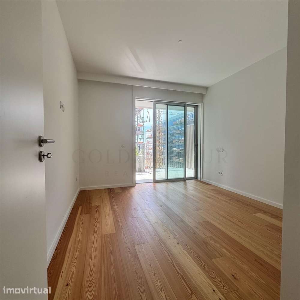 Apartamento T1 de Luxo em Gaia | Design Moderno & Varanda - Grande imagem: 2/27