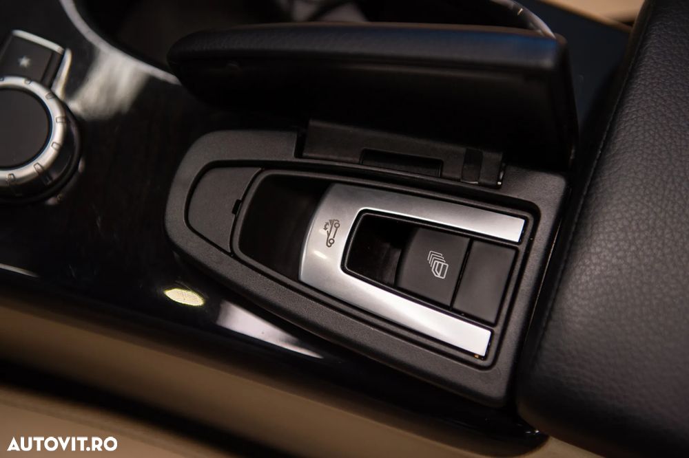 Mercedes-Benz SLC 300 9G-TRONIC - 32