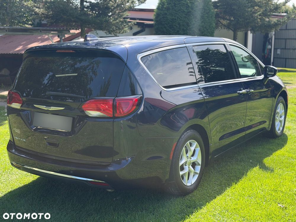 Chrysler Pacifica - 5