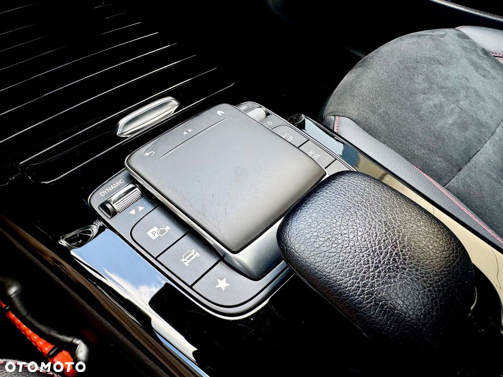 Mercedes-Benz CLA 200 7G-DCT Edition AMG Line - 38