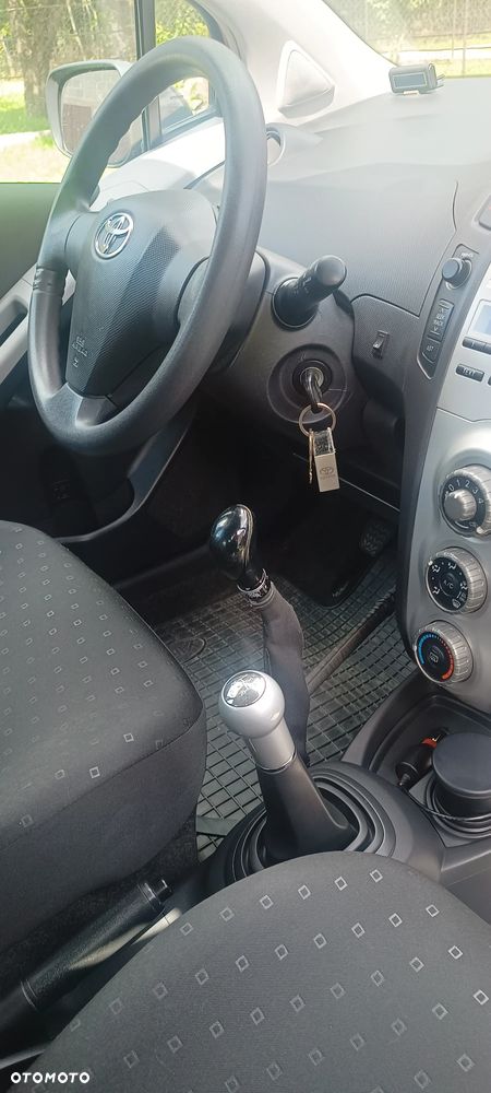 Toyota Yaris 1.3 Luna Premium - 10