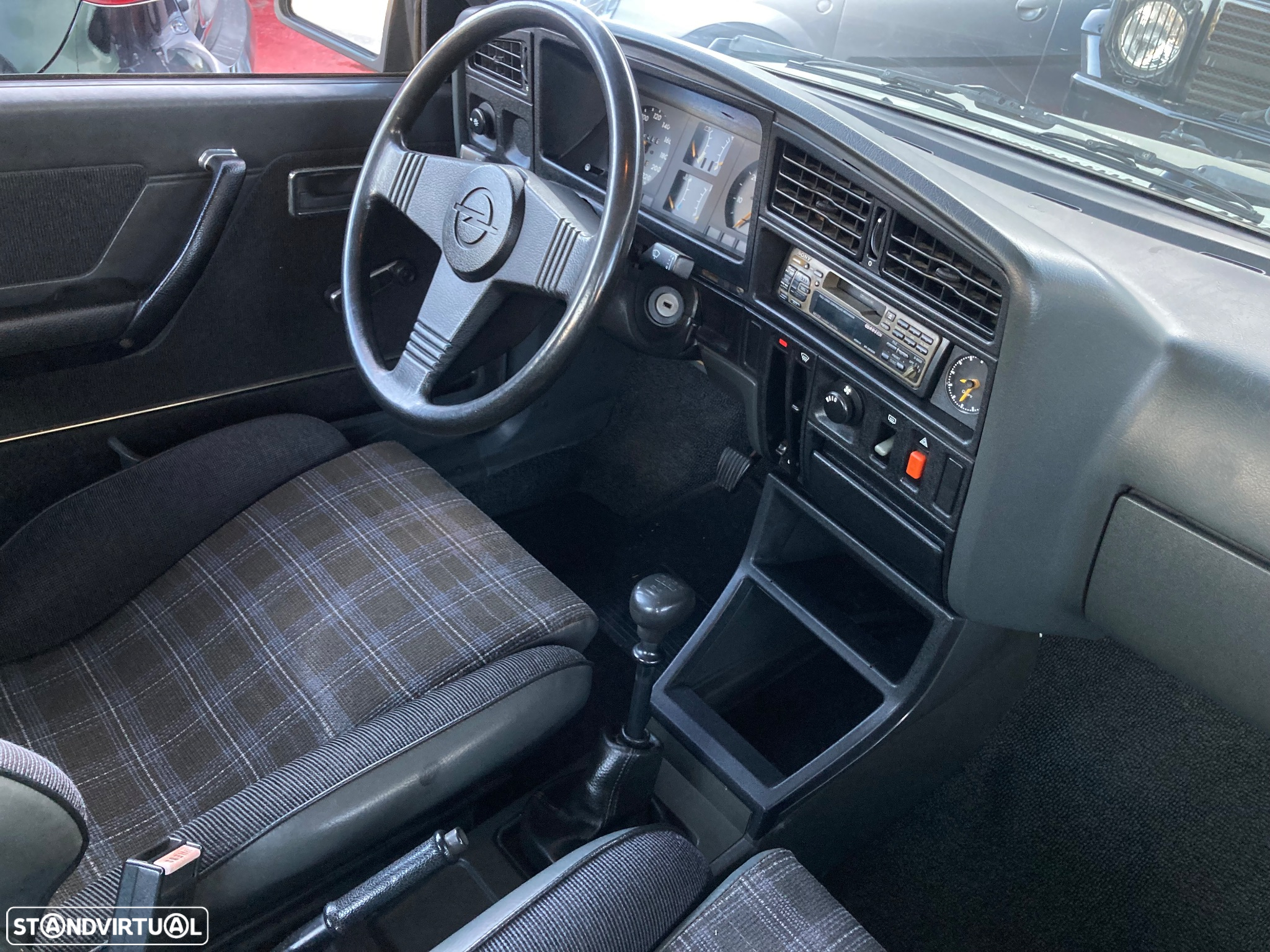 Opel Ascona 1.6 SR - 15