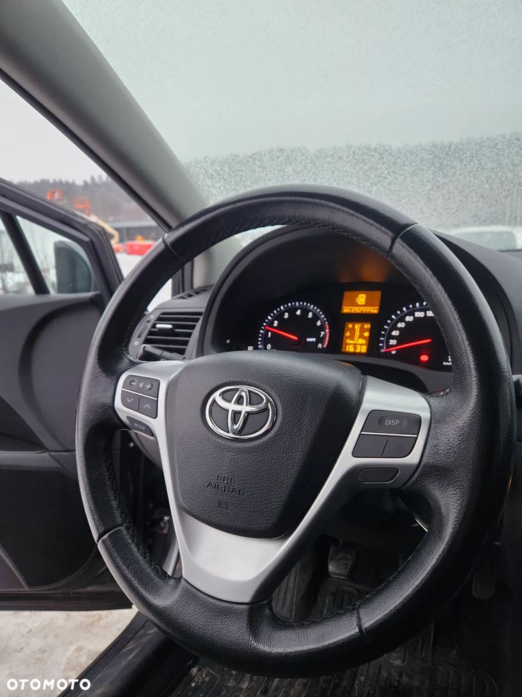 Toyota Avensis 1.8 Active - 22