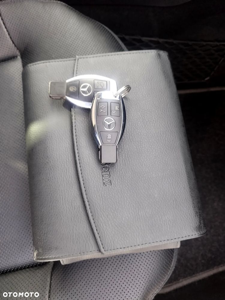 Mercedes-Benz Klasa E 200 CGI BlueEffICIENCY Avantgarde - 38