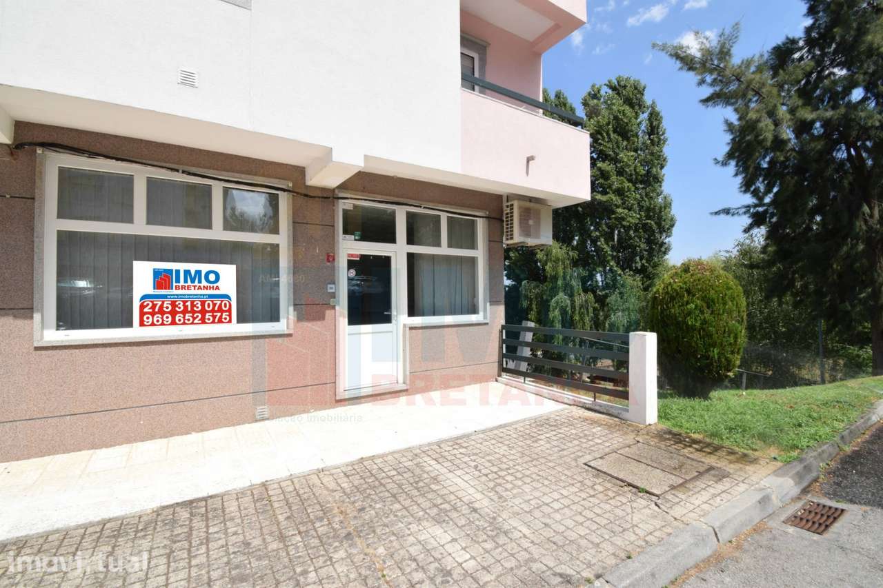 Espaço Comercial de 3 Pisos com Potencial para Habitação - Jardim do L - Grande imagem: 2/23