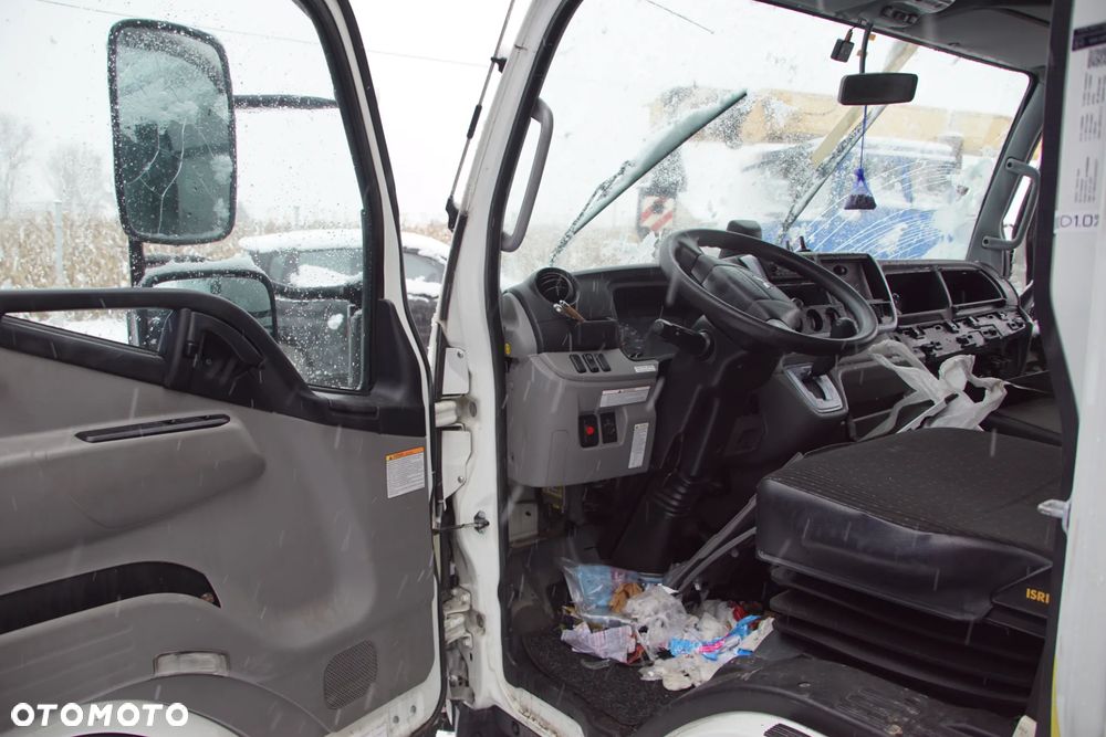 Auto na części - Fuso Canter 9C18 3.0 D 175 KM 4P10 Duonic 2020R Silnik Skrzynia Drzwi Lampa Lusterko Klamka Szyba Owiewka Osłona Kontener Zabudowa Deska Kokpit Sterownik Moduł Czujnik Licznik Panel - 9