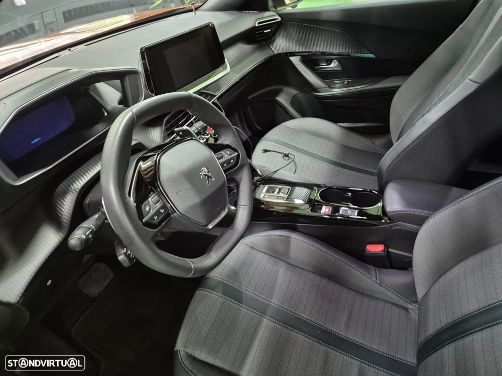 Peugeot 2008 1.2 PureTech Allure Pack EAT8 - 6