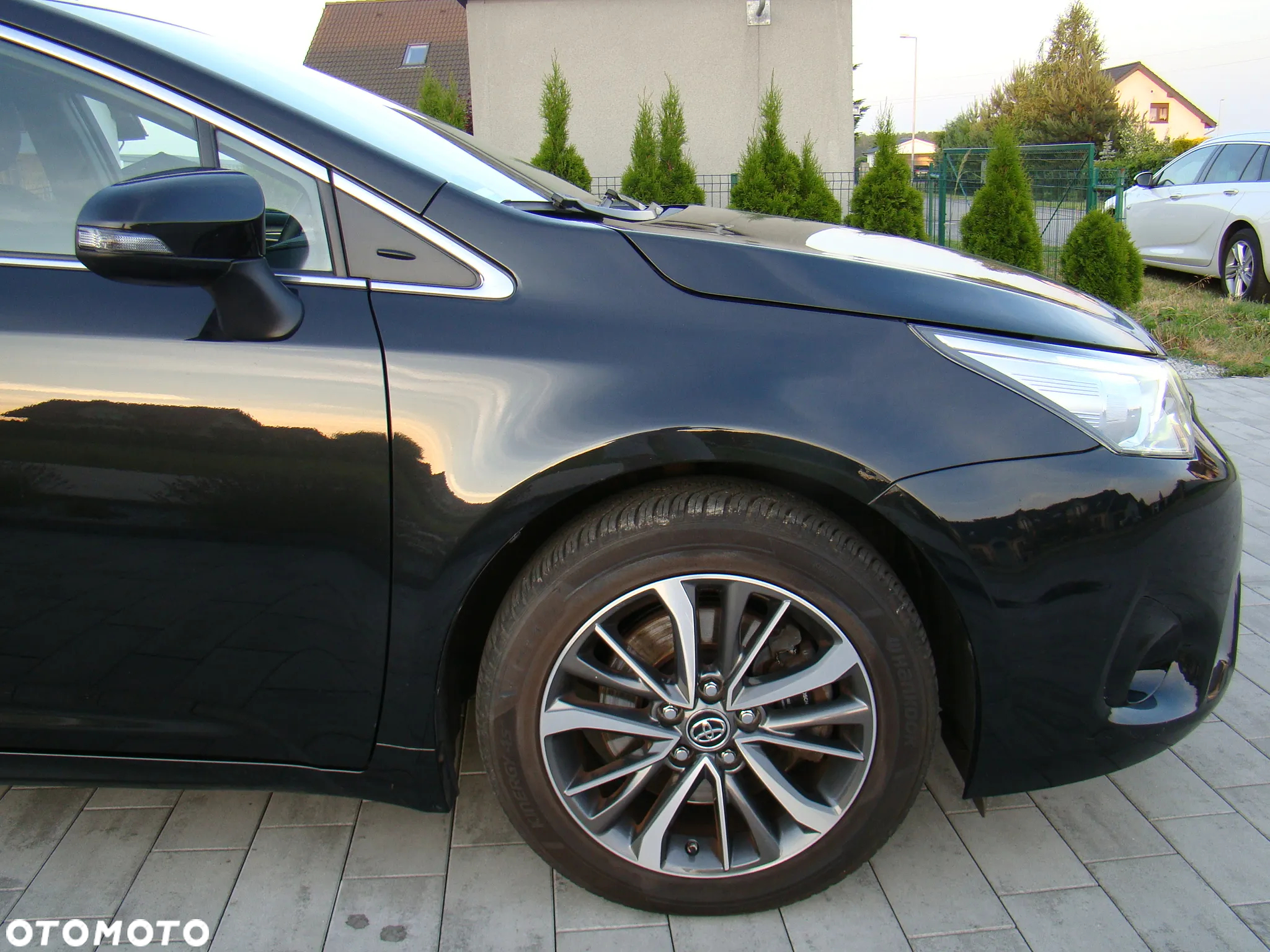 Toyota Avensis 2.0 D-4D Premium - 14