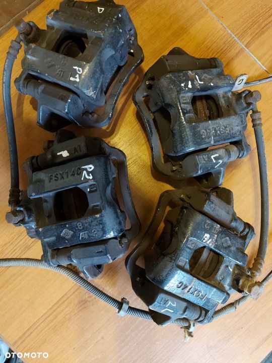 Zacisk lewy Maxity Cabstar Mitsubishi Canter - 2
