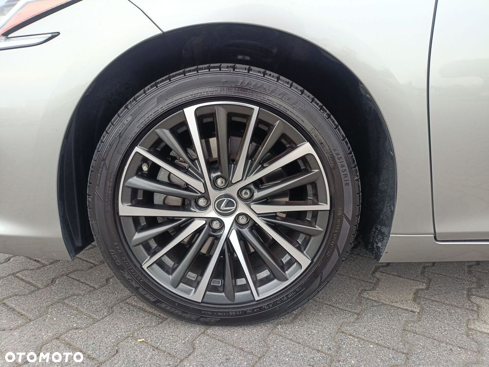 Lexus ES 300h Business Edition - 35