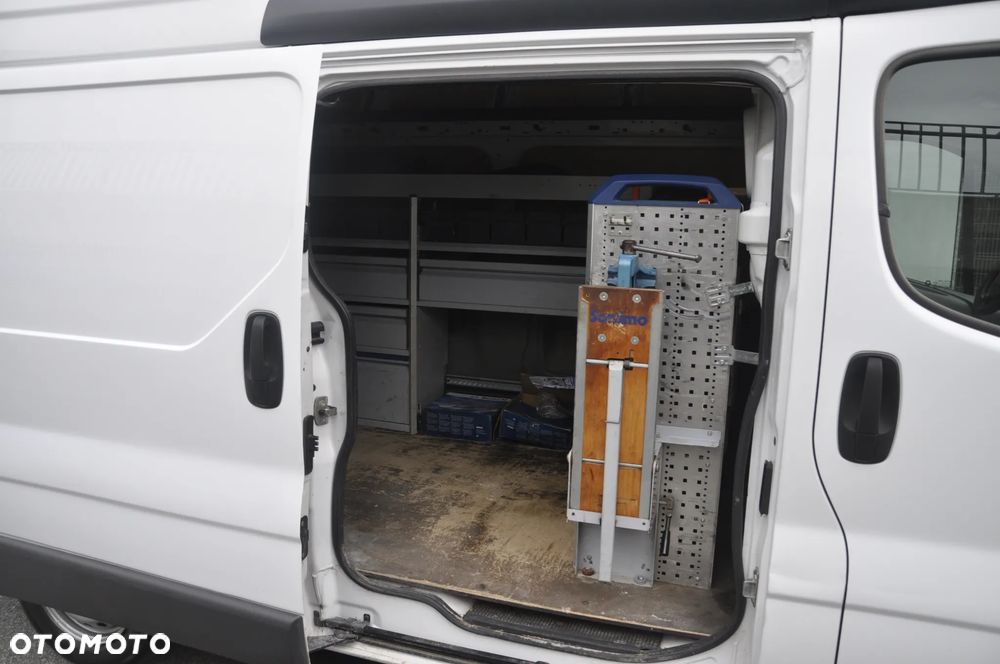 Renault Trafic - 25