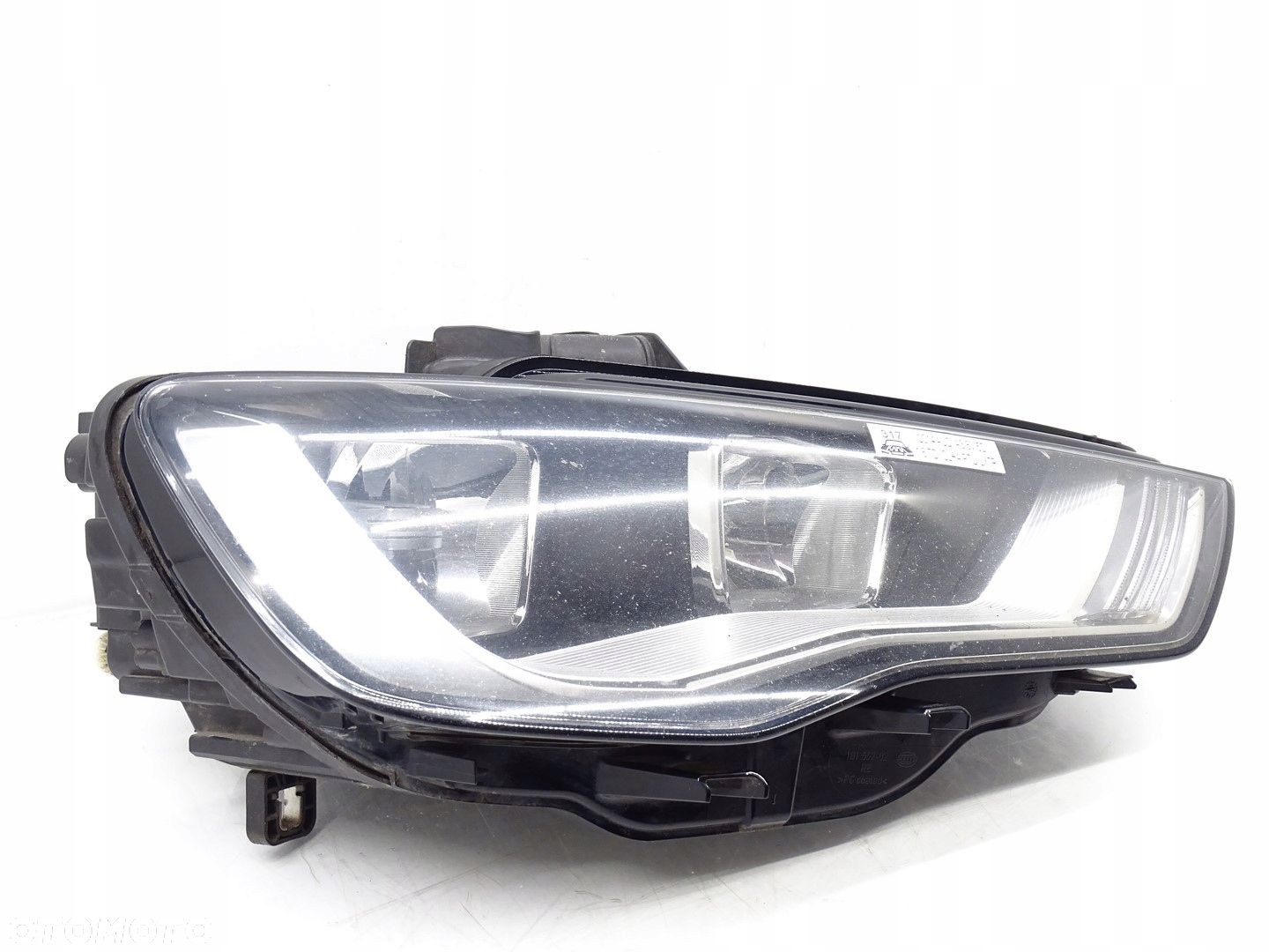LAMPA PRAWA PRAWY PRZÓD PRZEDNA AUDI A3 8V HB / SB 8V0941004A - 2