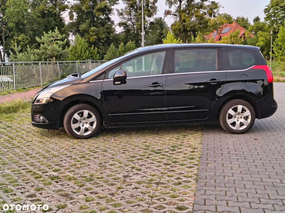 Peugeot 5008 2010 photo 4