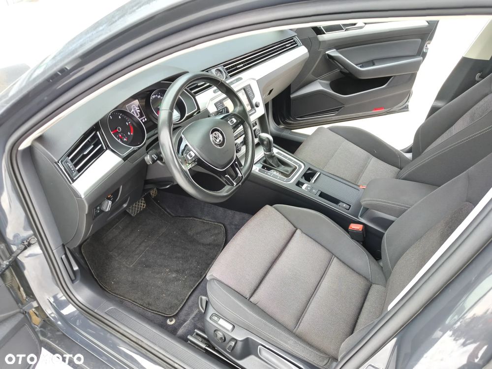Volkswagen Passat 2.0 TDI SCR DSG Comfortline - 8