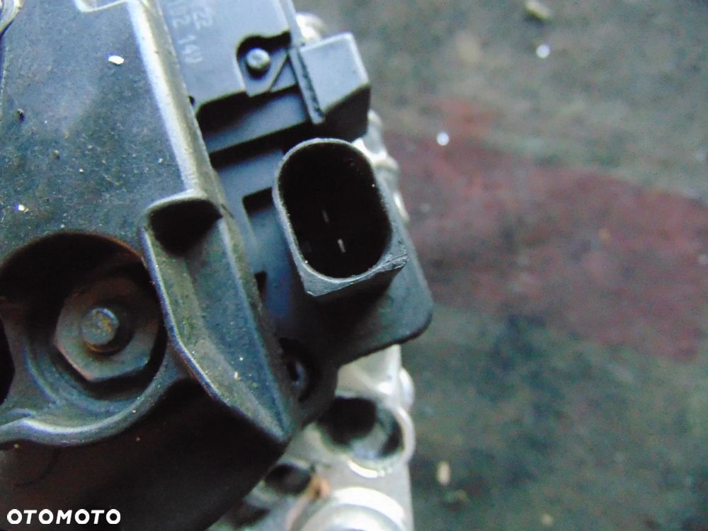 Alternatory Golf 4 1,9 TDI po regeneracji Cena sztuka Róznią sie Kołkami - 4