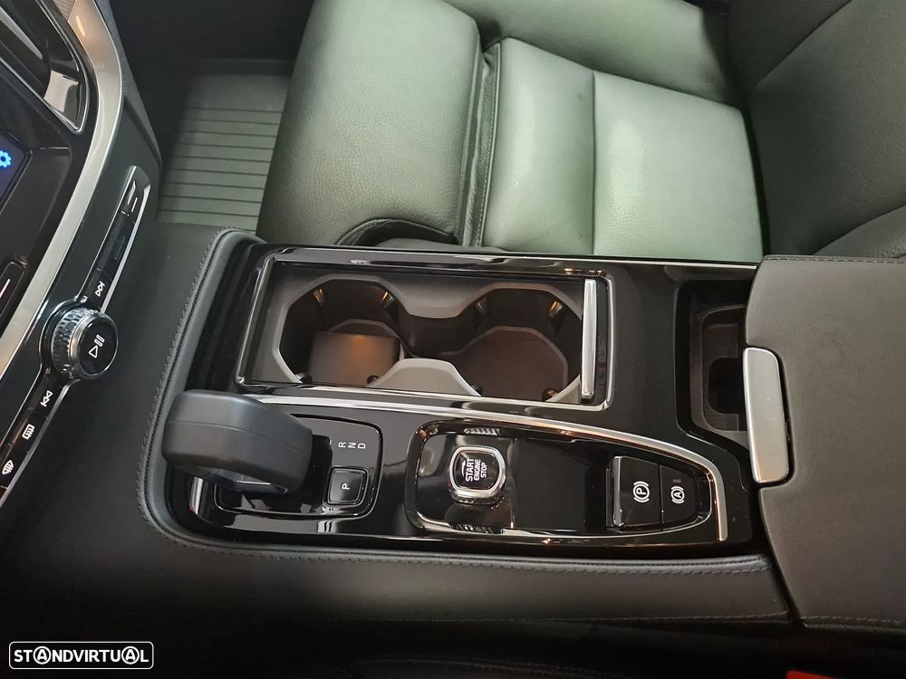 Volvo V60 2.0 T6 AWD TE Plus Bright - 19