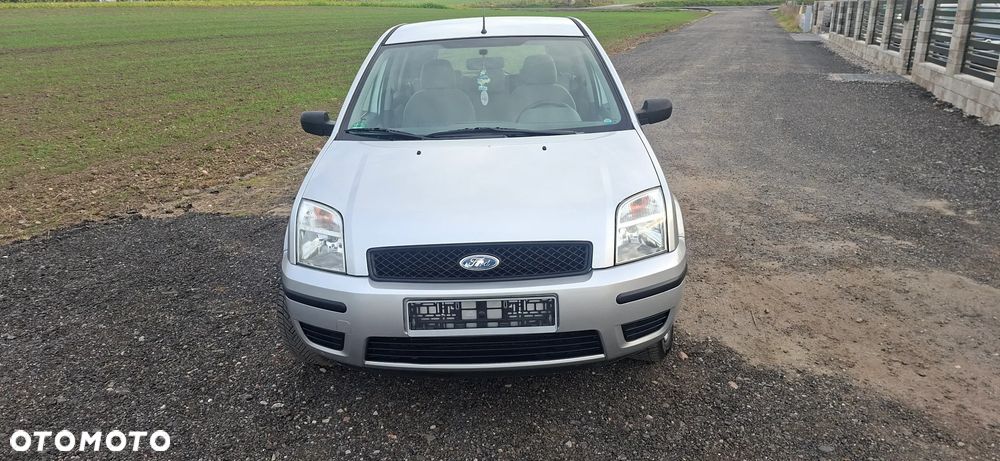 Ford Fusion 2004 photo 2