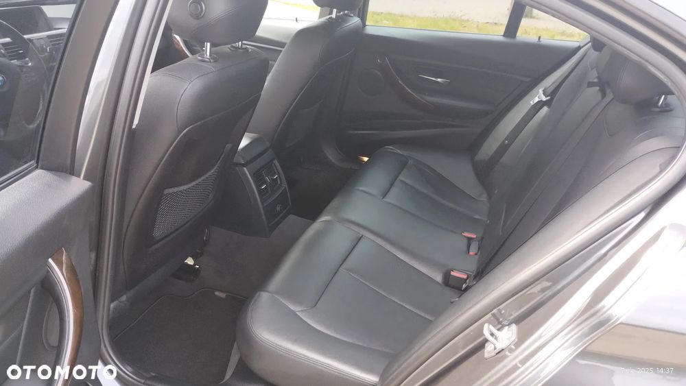 BMW Seria 3 320i xDrive - 13