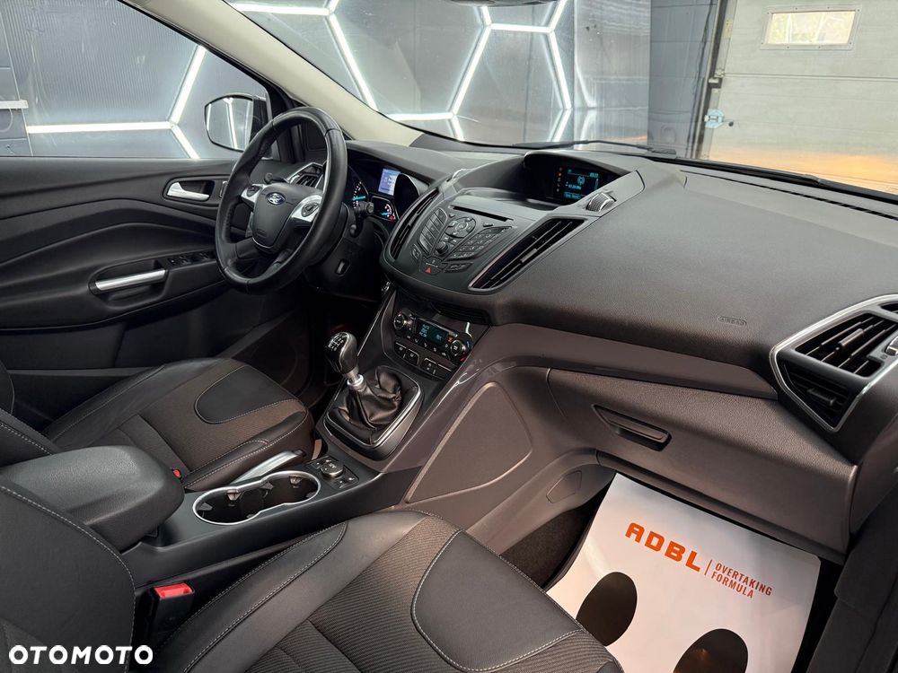 Ford Kuga 1.5 EcoBoost 2x4 Titanium - 30