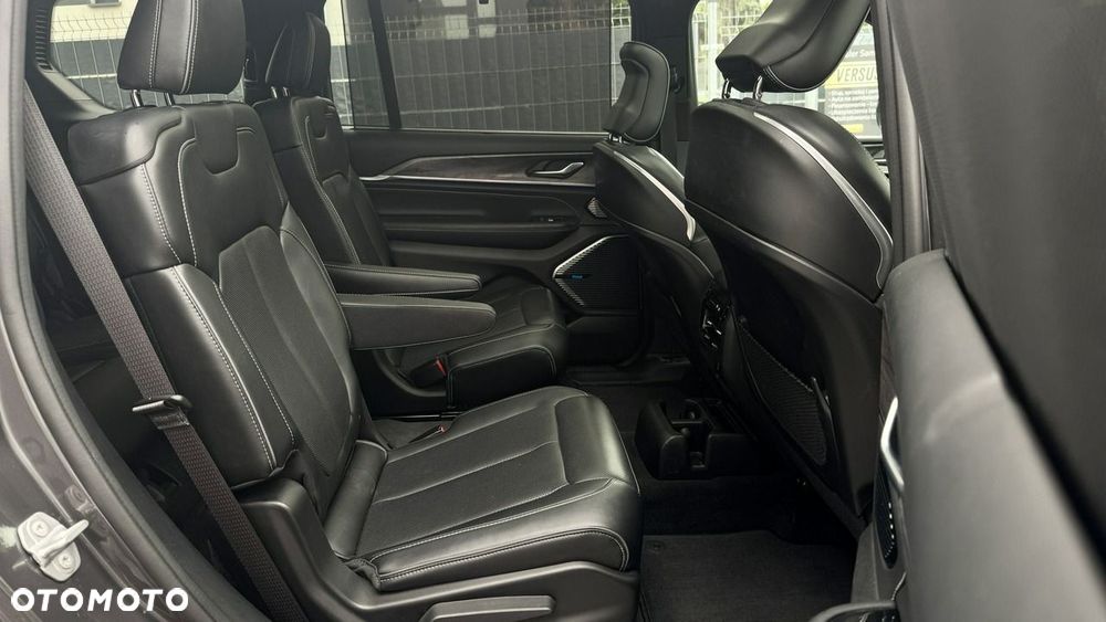 Jeep Grand Cherokee - 35