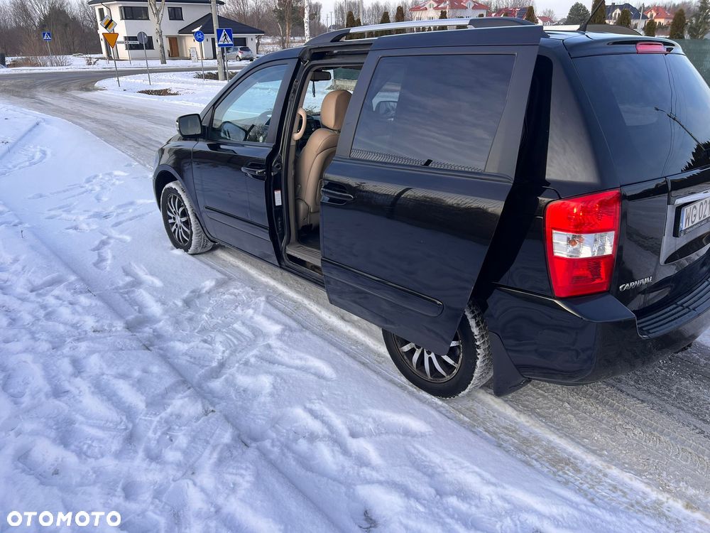 Kia Carnival - 22