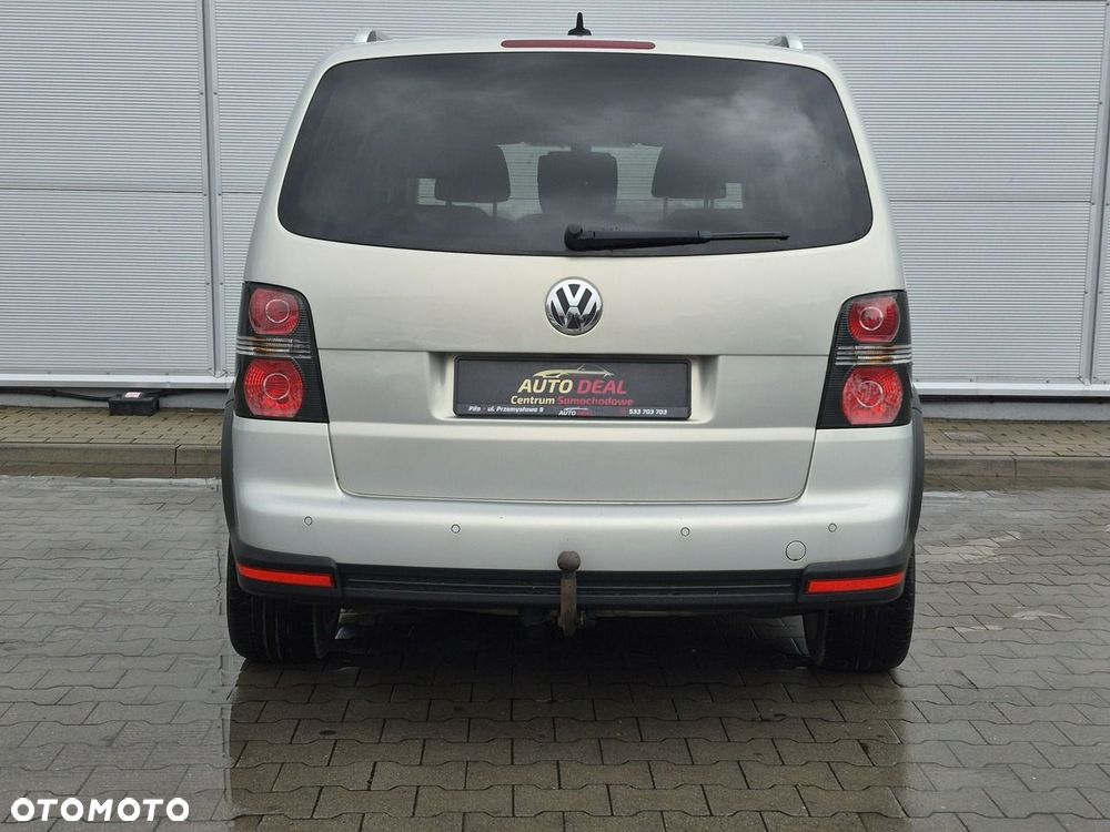 Volkswagen Touran - 12