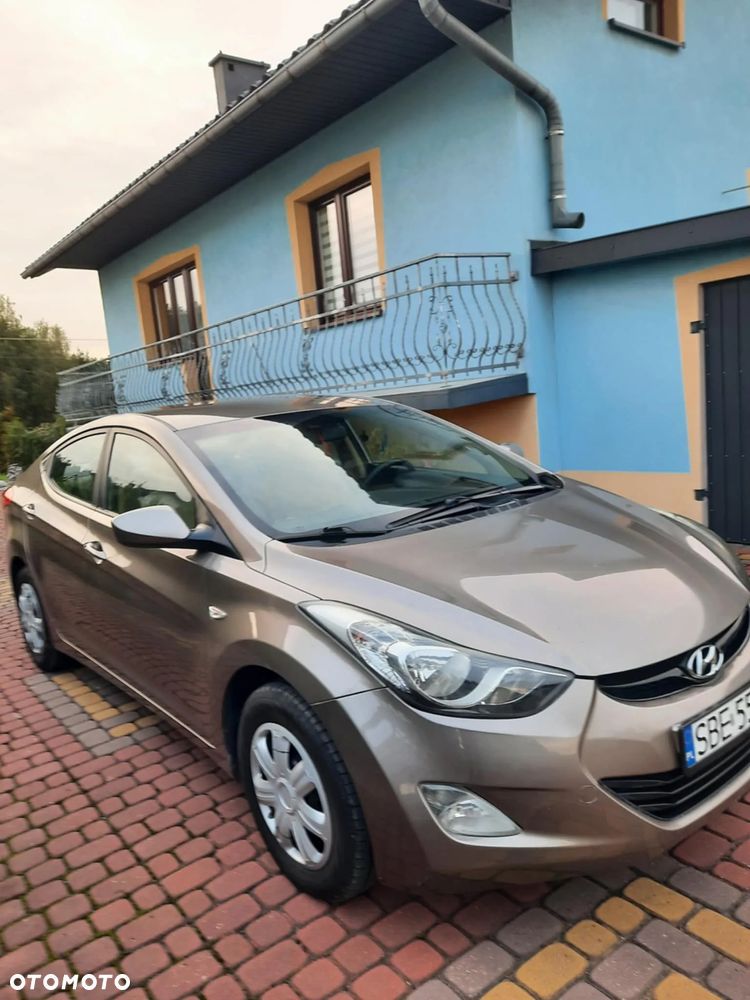 Hyundai Elantra 1.6 Classic + - 1