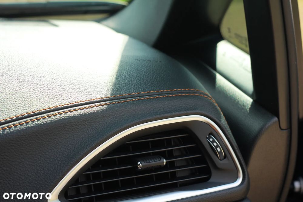 Chrysler Pacifica - 32