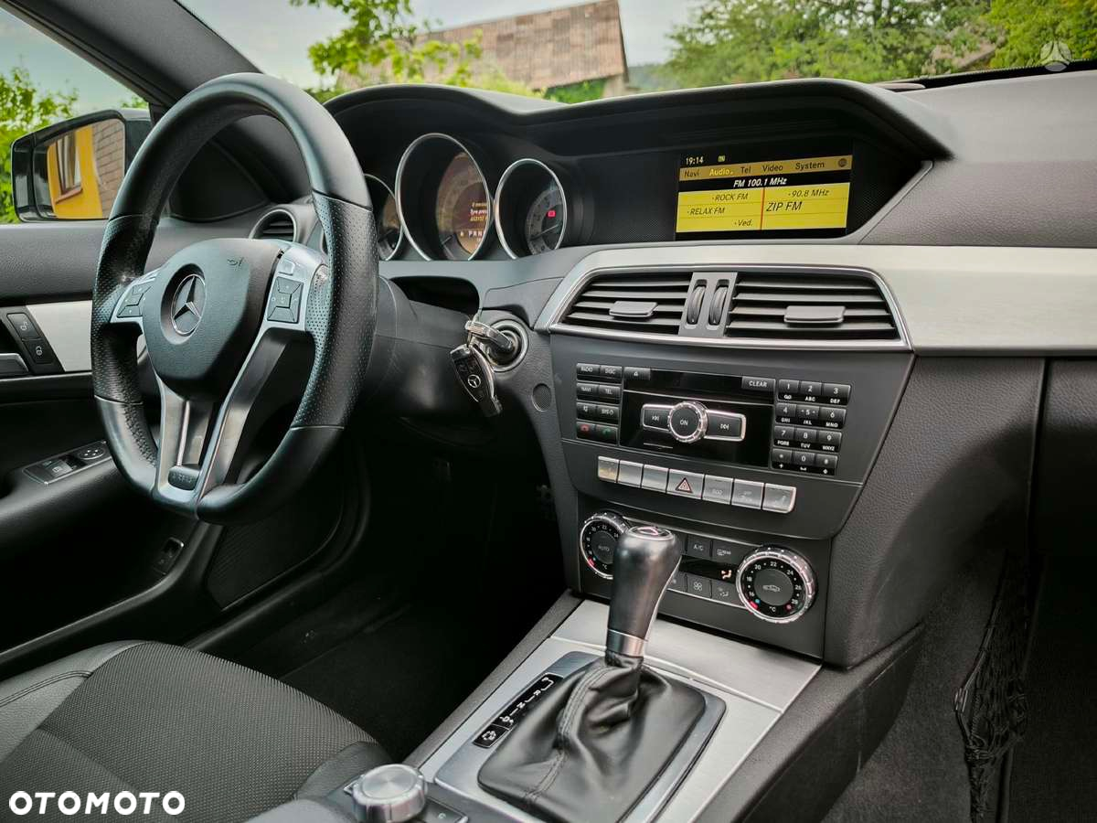Mercedes-Benz Klasa C 180 Coupe BlueEFFICIENCY 7G-TRONIC Edition 1 - 21