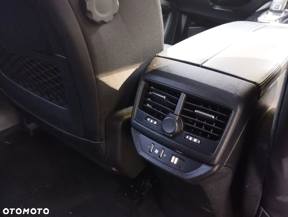 Peugeot 5008 1.5 BlueHDi Active S&S EAT8 - 22