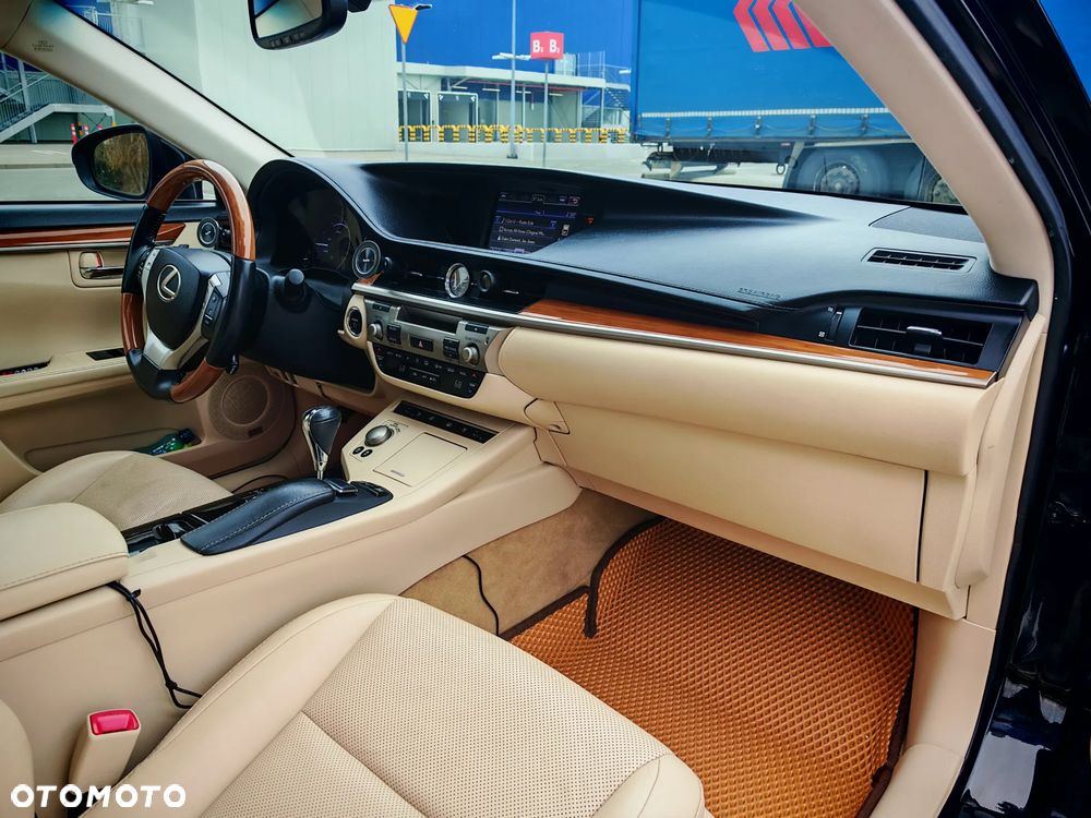 Lexus ES - 15