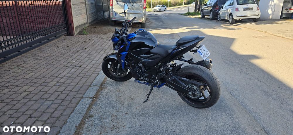 Suzuki GSX - 8
