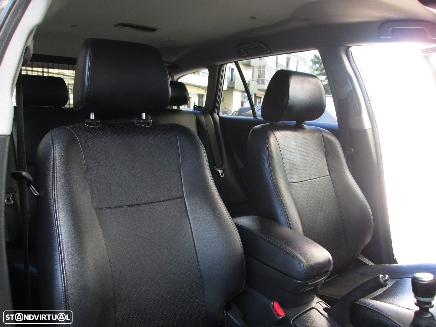 Toyota Avensis SW 2.0 D-4D Sol+GPS - 42
