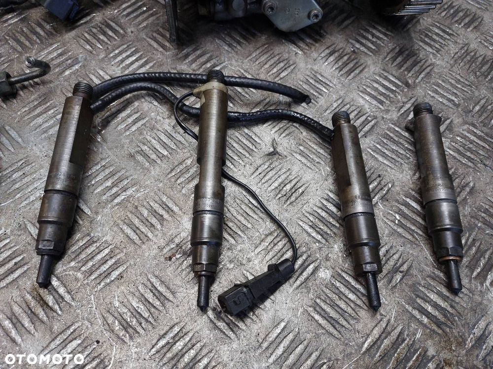 POMPA WTRYSKOWA + WTRYSKIWACZE AUDI A4 B5 1.9 TDI 028130115A 028130201S - 2