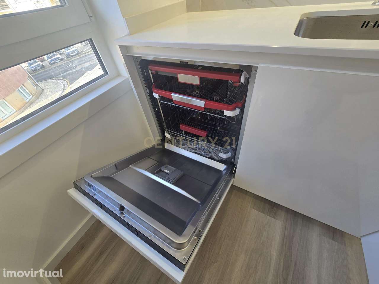 Apartamento T3 renovado com  excelente localização  na Nazaré - Grande imagem: 5/13