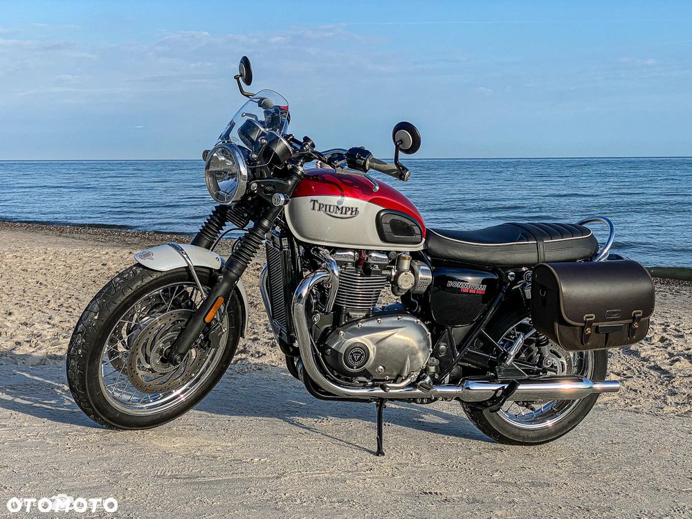 Triumph Bonneville - 1