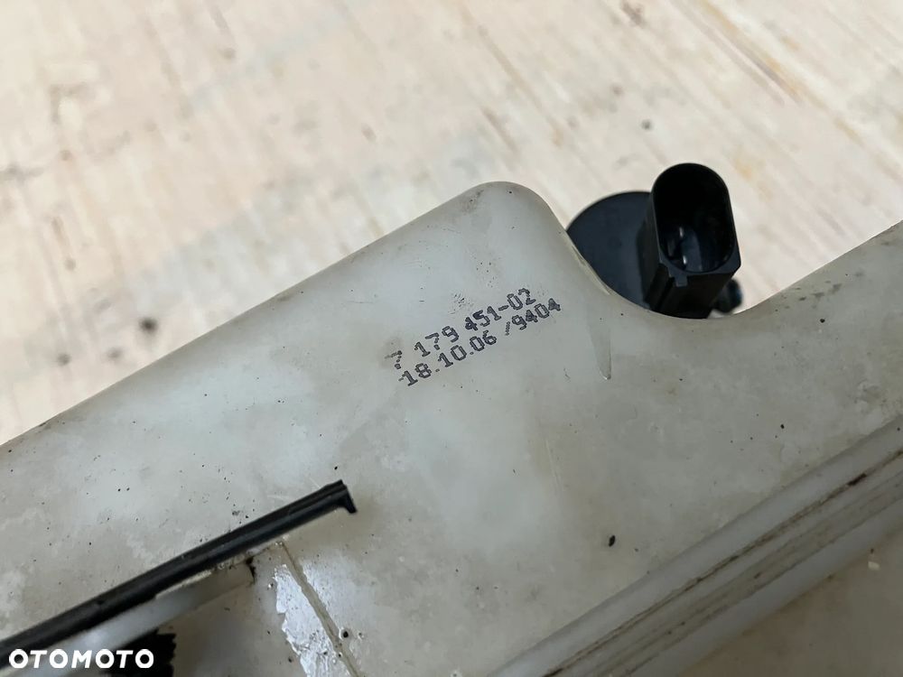 ZBIORNICZEK SPRYSKIWACZY BMW E60 E61 XENON 3 POMPKI 7179451 - 4