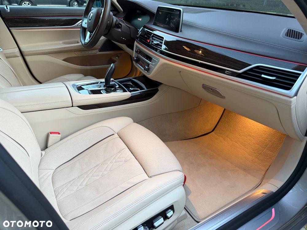 BMW Seria 7 740d xDrive - 23