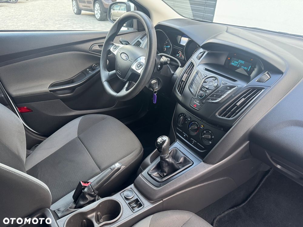 Ford Focus 1.0 EcoBoost Ambiente - 26