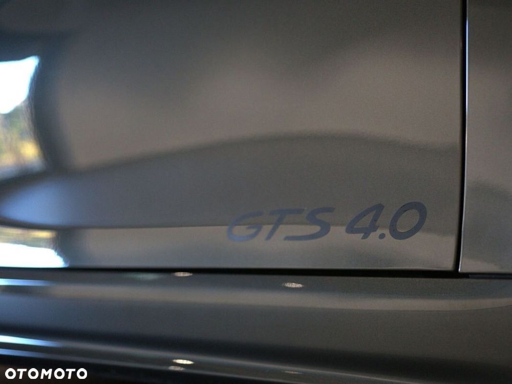 Porsche 718 Cayman - 18