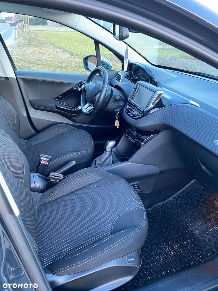 Peugeot 208 - 13